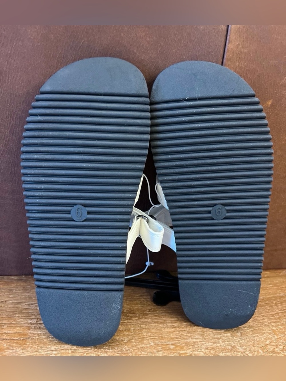 SM New York Women Black Footbed White Upper Slide Sandals New - Picture 5 of 5